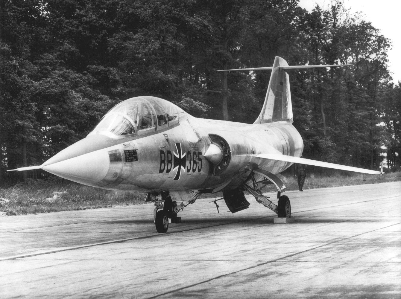 fig3 2 f104 high tail